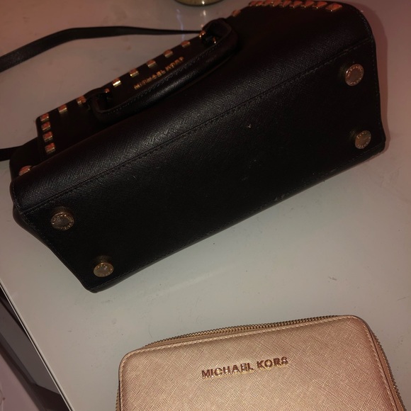 Authentic black Michael Kors purse and wallet - Picture 3 of 8